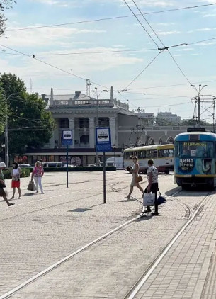 Старосінна площа — одна з найстаріших зелених локацій Одеси, де зберігся фрагмент історичного скверу.